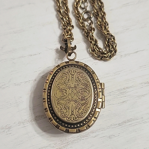 Vintage Locket Gold Tone Jade Glass Pendant On Rope Necklace - Picture 4 of 15